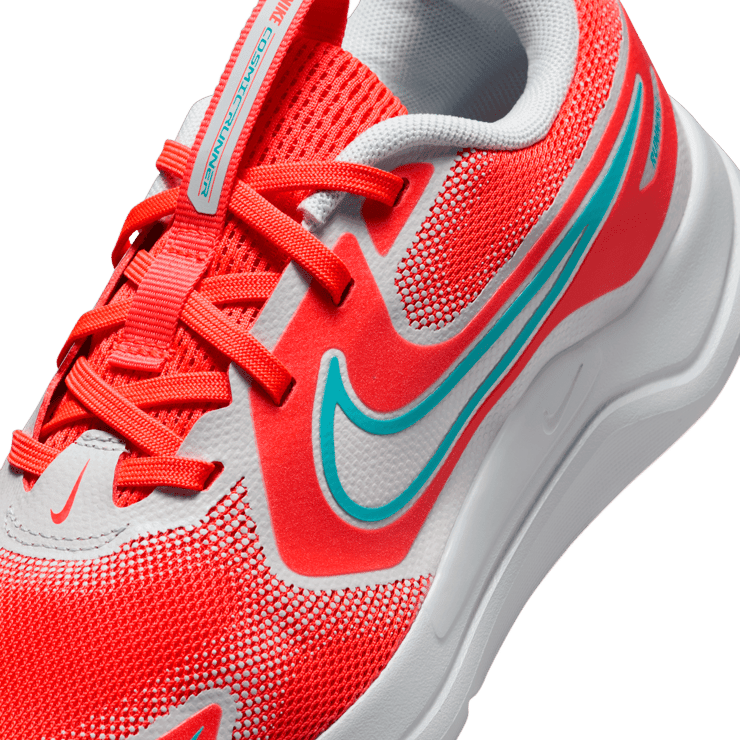 Nike Cosmic Runner Road Angle 4