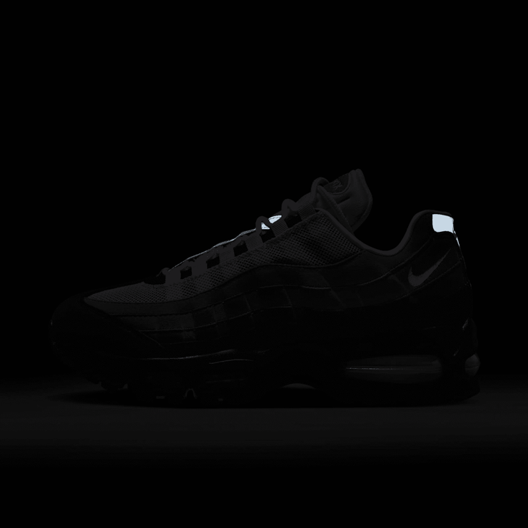 Nike Air Max 95 OG Pink Foam (W) Angle 8