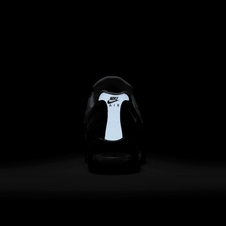 Nike Air Max 95 OG Pink Foam (W) Angle 7