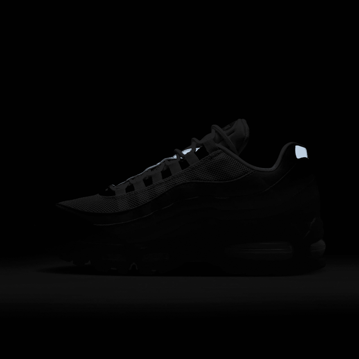 Nike Air Max 95 OG Pink Foam (W) Angle 9