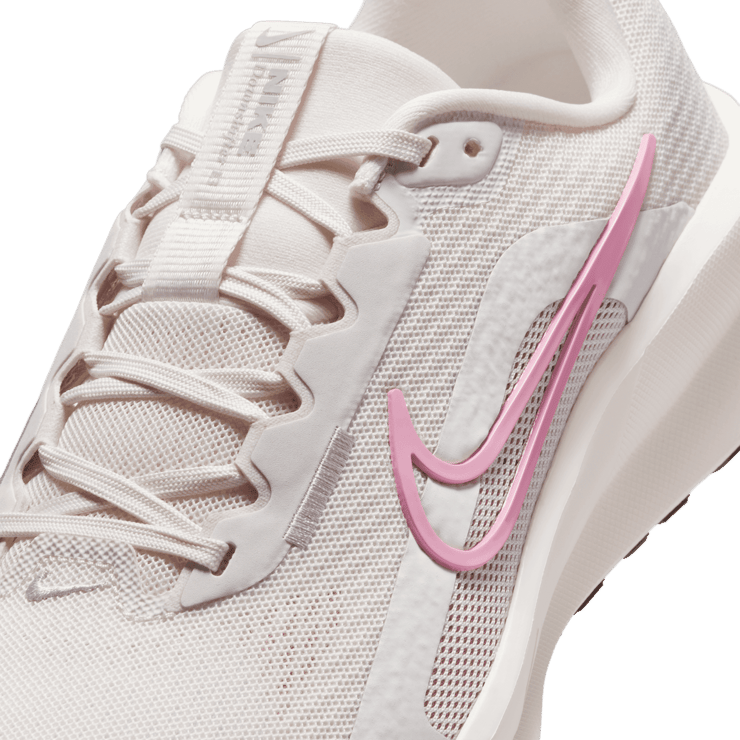 Nike Downshifter 13 Road (Extra Wide) Angle 4