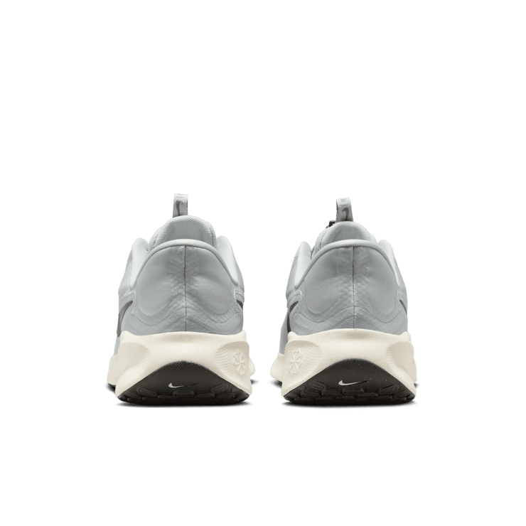 Nike Revolution 7 EasyOn Road Angle 3
