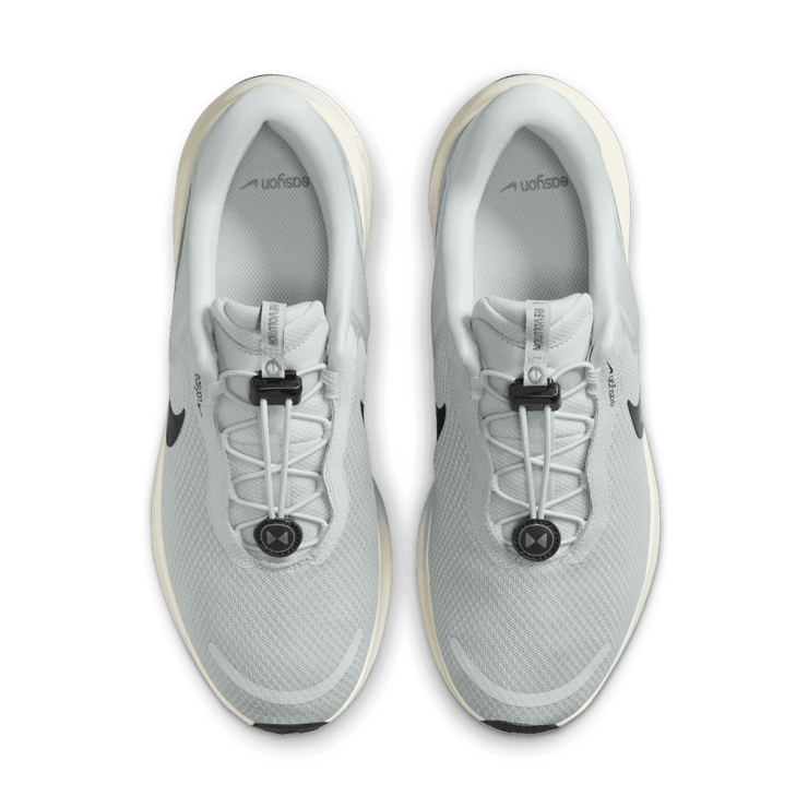 Nike Revolution 7 EasyOn Road Angle 1