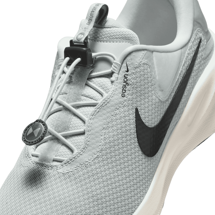 Nike Revolution 7 EasyOn Road Angle 4