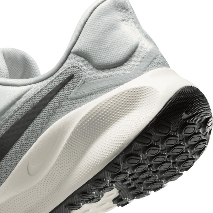 Nike Revolution 7 EasyOn Road Angle 5