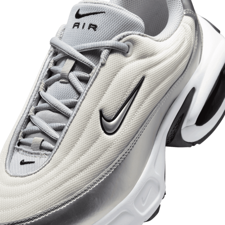 Nike Air Max Portal SE Angle 4