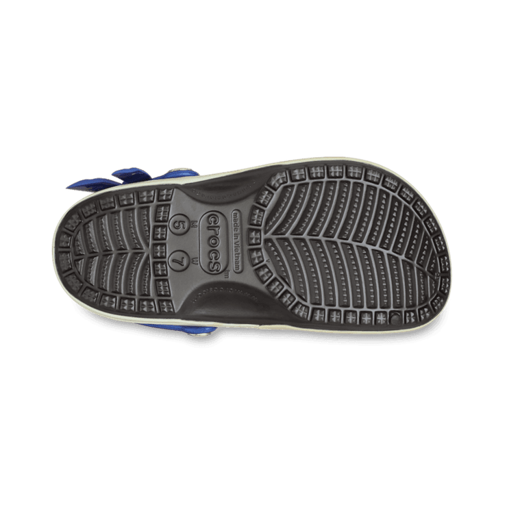 Crocs Classic Clog Dragon Ball Z Goku Angle 2