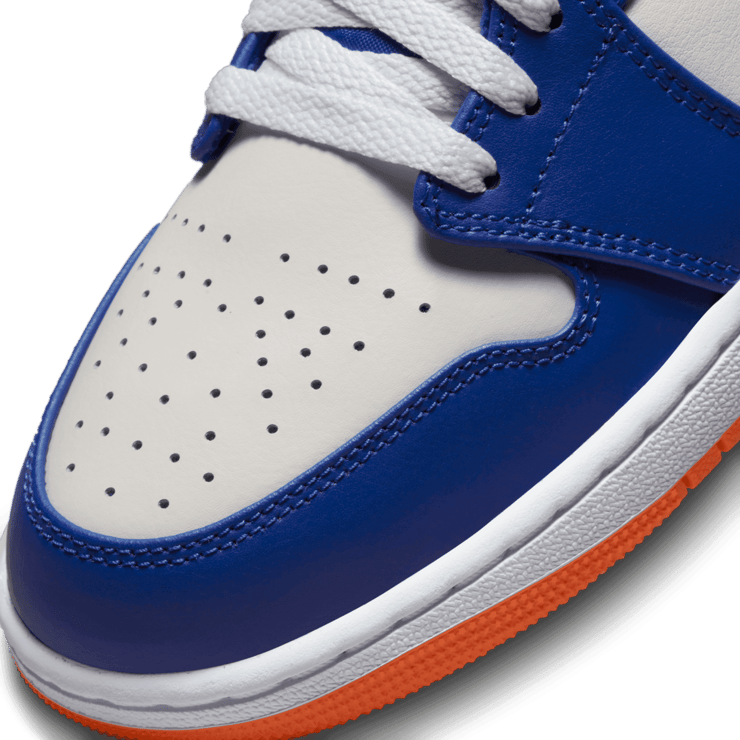 Air Jordan 1 Mid Knicks Angle 4