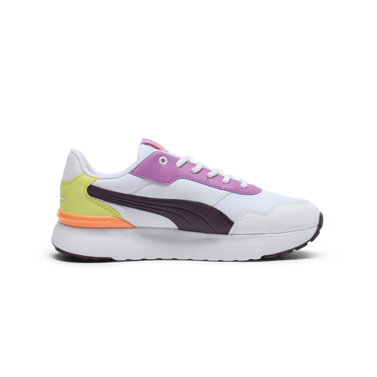 PUMA R78 Voyage Sneakers in White Angle 2