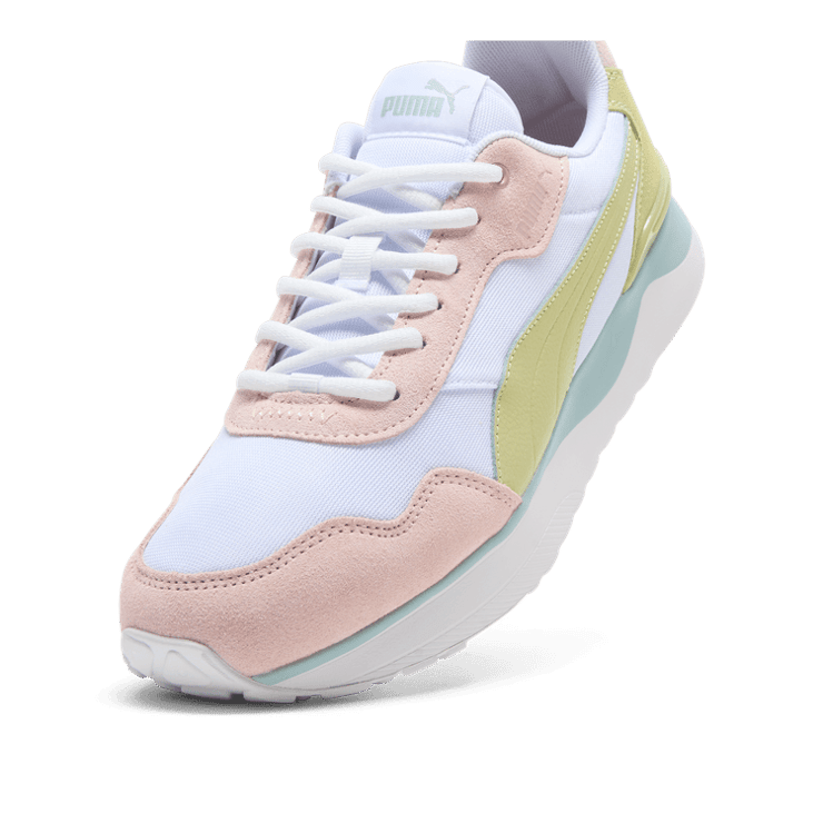 PUMA R78 Voyage Eucalyptus Sneakers in White Angle 2