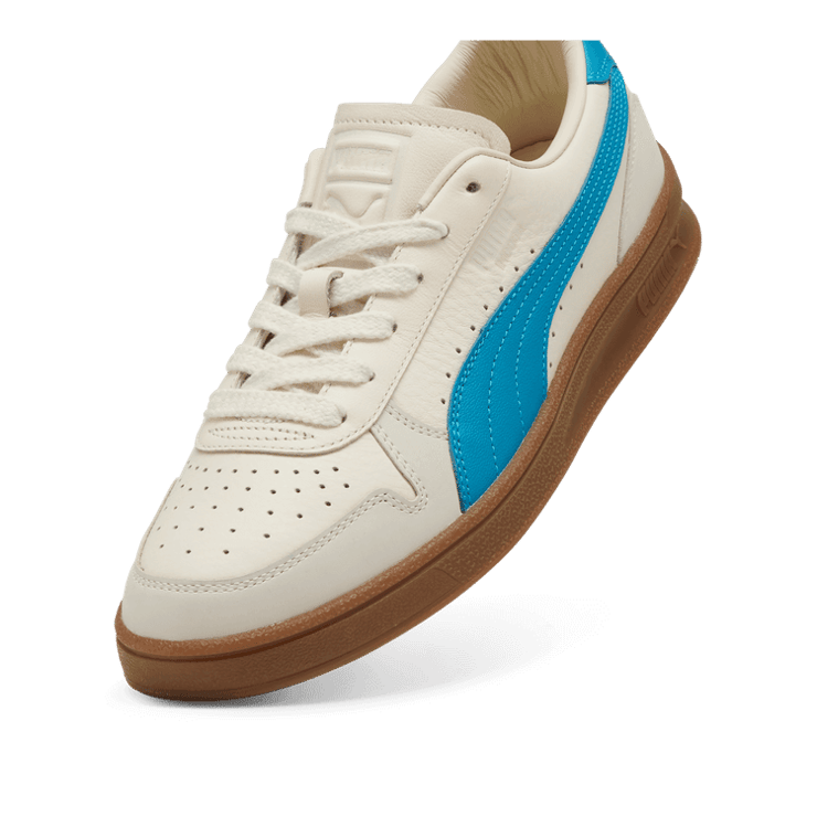 PUMA Indoor OG Sneakers in White Angle 2