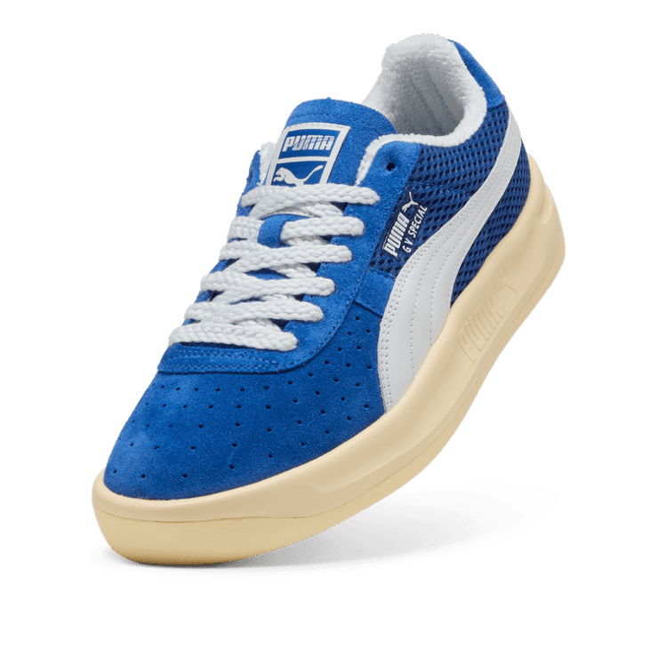 PUMA GV Special Laundry Boys II Sneakers in Blue Angle 2