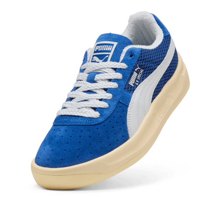PUMA GV Special Laundry Boys II Sneakers in Blue Angle 2