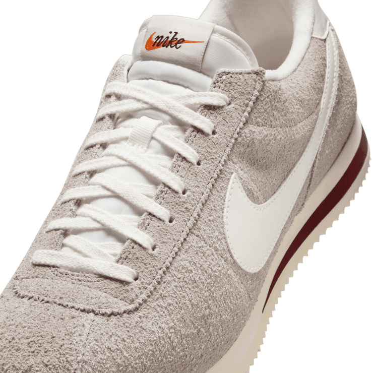 Nike Cortez SE Suede Angle 4