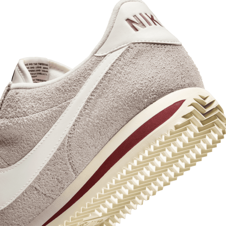 Nike Cortez SE Suede Angle 5