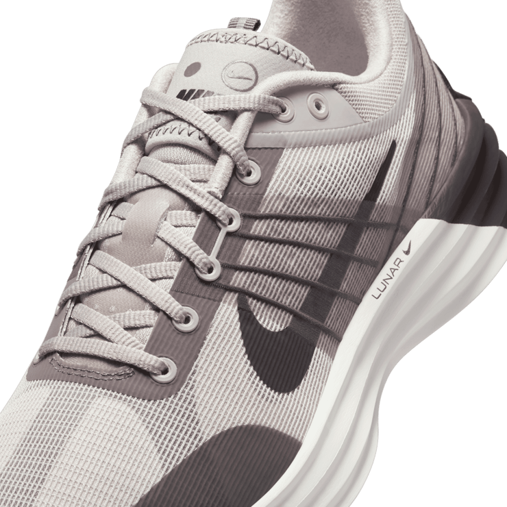 Nike Lunar Roam Angle 4