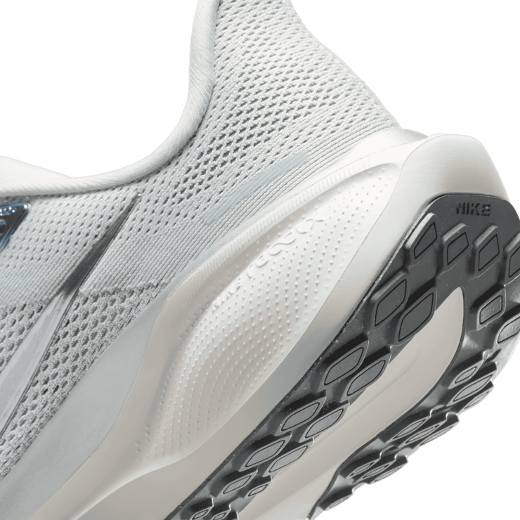 Nike Pegasus 41 Road Angle 6