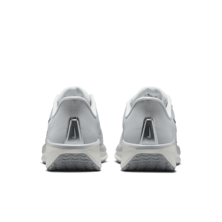 Nike Quest Road Angle 3