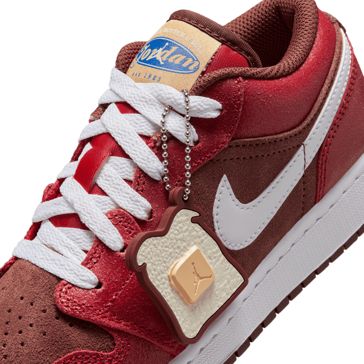 Air Jordan 1 Low 'Bread, Butter, & Sole' (GS) Angle 7