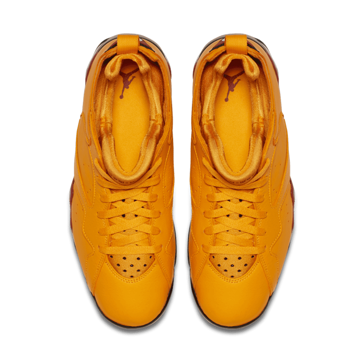 Jordan 7 Retro Low Taxi Angle 1