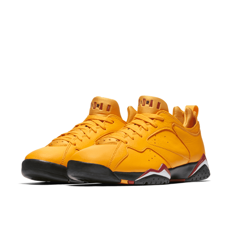 Jordan 7 Retro Low Taxi Angle 2