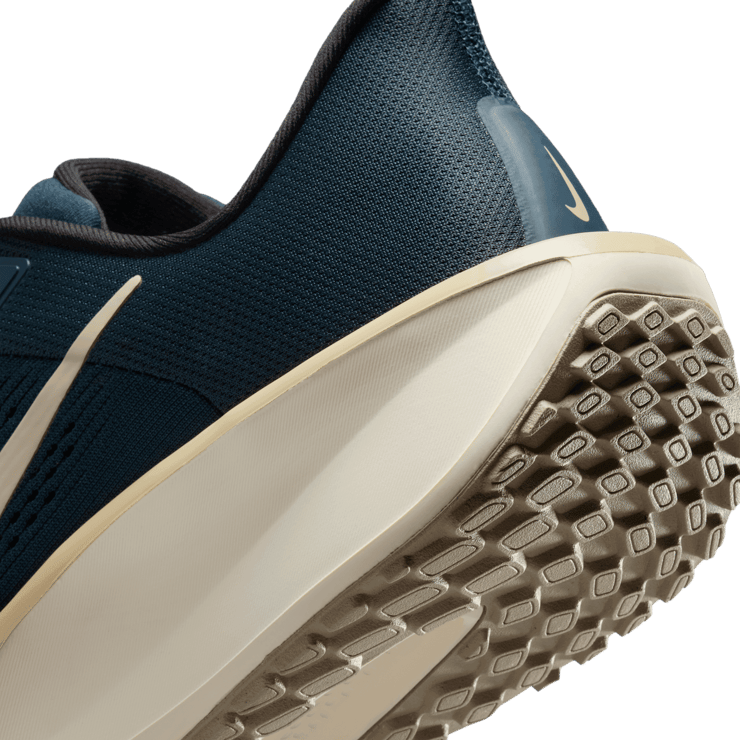 Nike Quest 6 Road Angle 5
