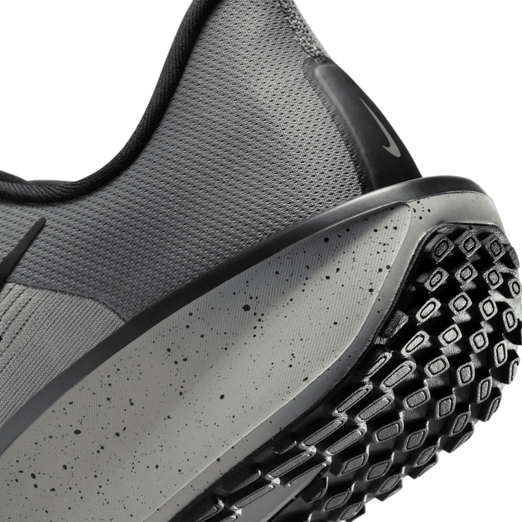 Nike Quest 6 Road Angle 5