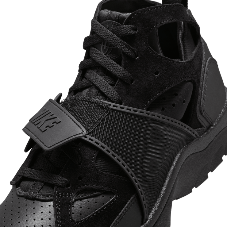 Nike Air Trainer Huarache Triple Black Angle 5