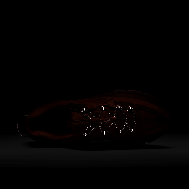 Nike Zoom Vomero Roam Safety Orange Flax Angle 4