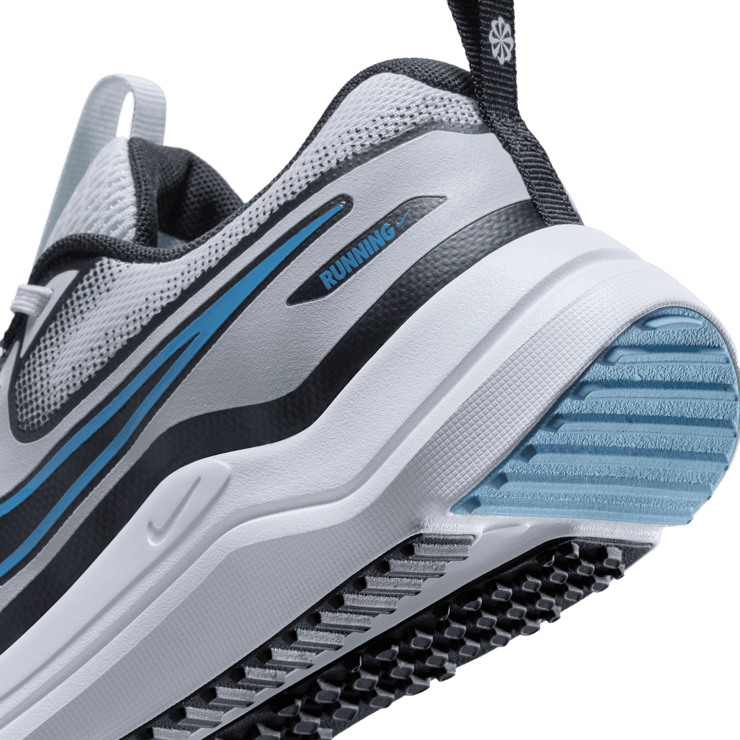 Nike Cosmic Runner Road Angle 5