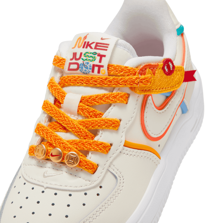 Nike Force 1 Low LV8 EasyOn Angle 4