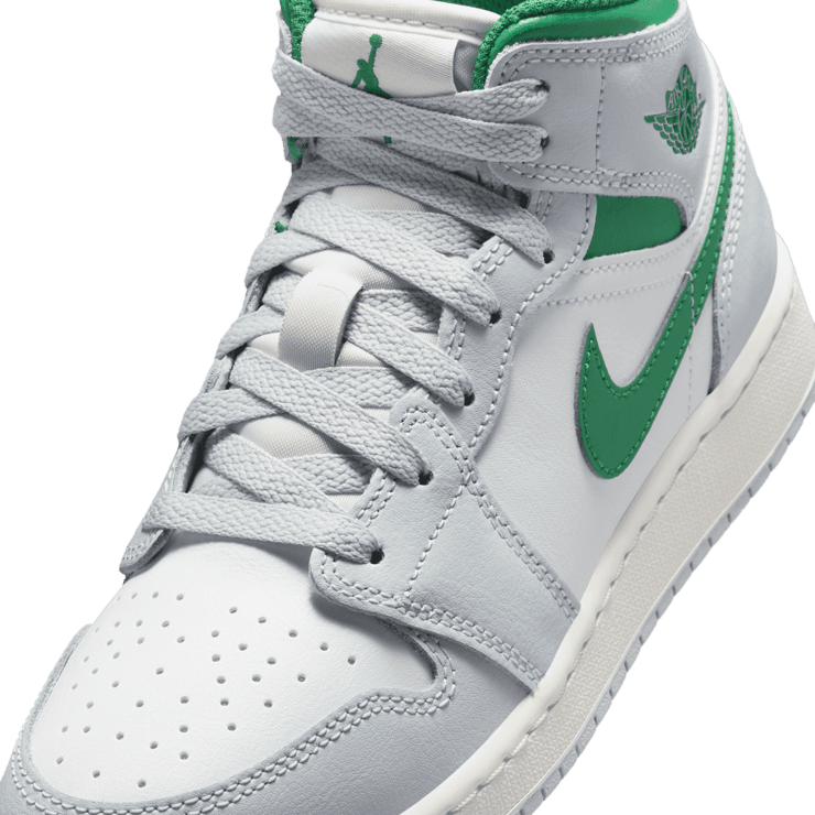 Air Jordan 1 Mid in White | DQ8423-142 (GS) Angle 4