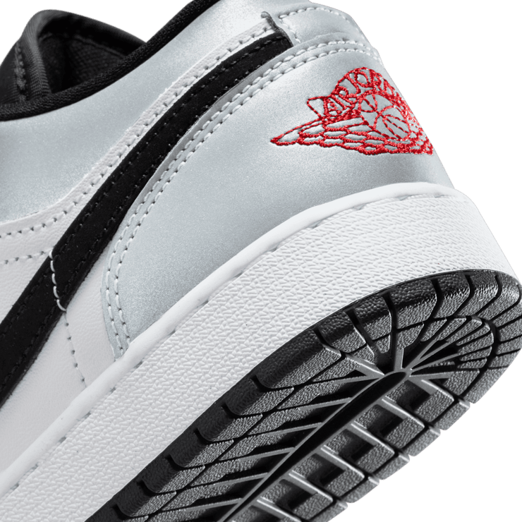 Air Jordan 1 Low  'Panda Toe' (GS) Angle 5