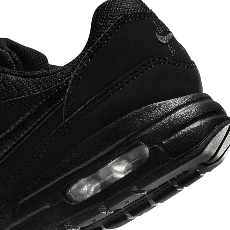 Nike Air Max 1 'Triple Black' (GS) Angle 5