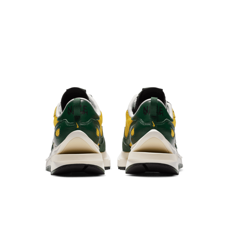 Nike Vaporwaffle sacai Tour Yellow Stadium Green Angle 3