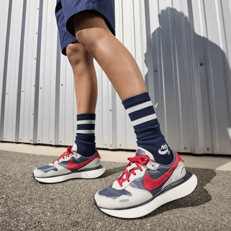 Nike Phoenix Waffle Angle 11
