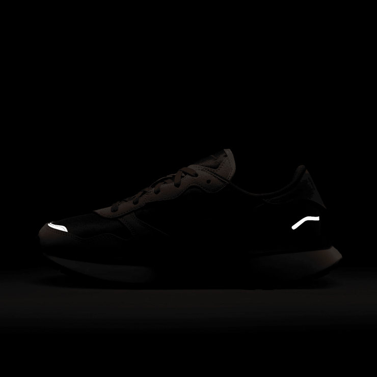 Nike Phoenix Waffle Angle 10