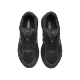New Balance 2010 Black Ice Angle 1
