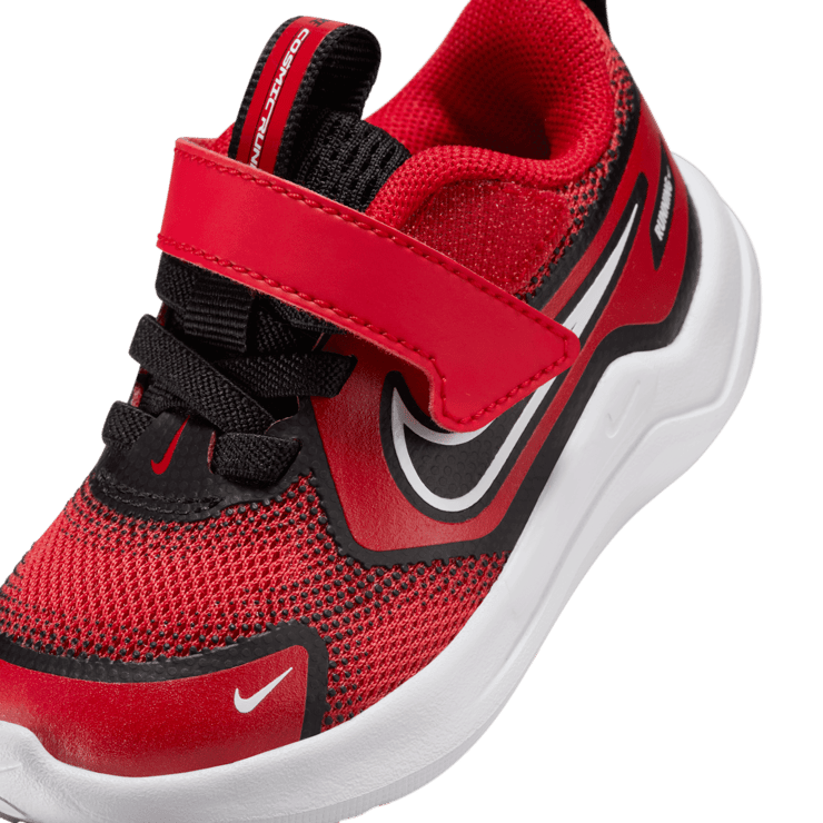 Nike Cosmic Runner Angle 4