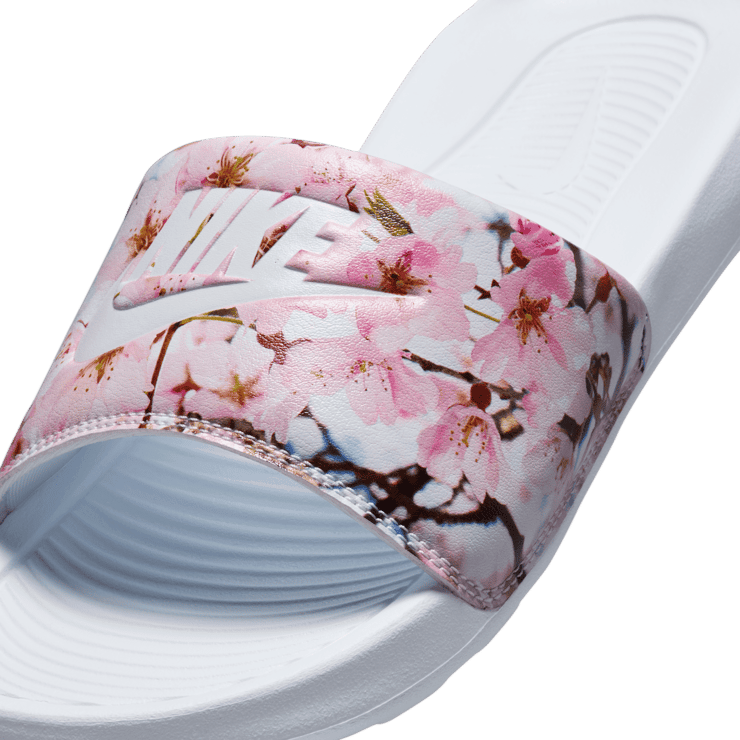 Nike Victori One Slides Angle 3