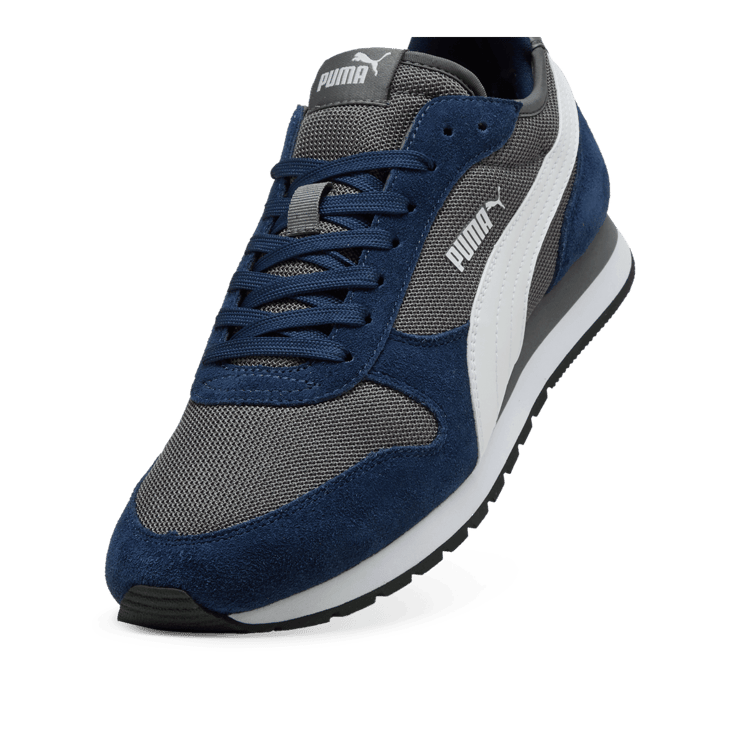 PUMA ST MILER Sneakers in Grey Angle 3
