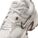 Nike V5 RNR Angle 4