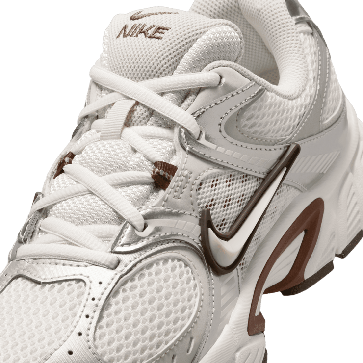 Nike V5 RNR Angle 4
