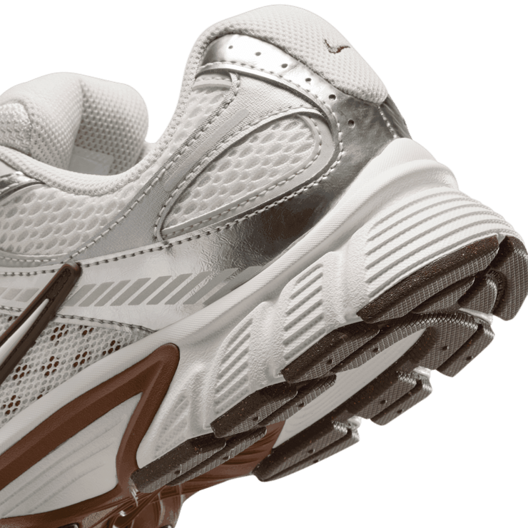 Nike V5 RNR Angle 5