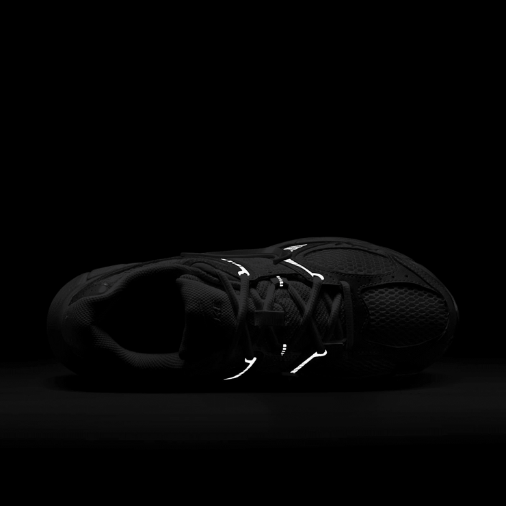 Nike V5 RNR Angle 6