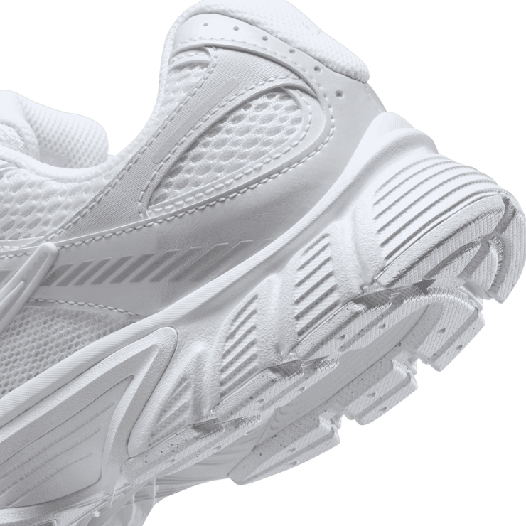 Nike V5 RNR Angle 5