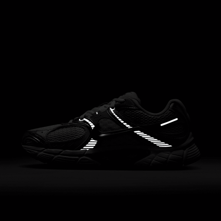 Nike V5 RNR Angle 9
