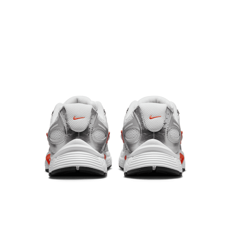 Nike V5 RNR Angle 3