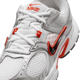 Nike V5 RNR Angle 4