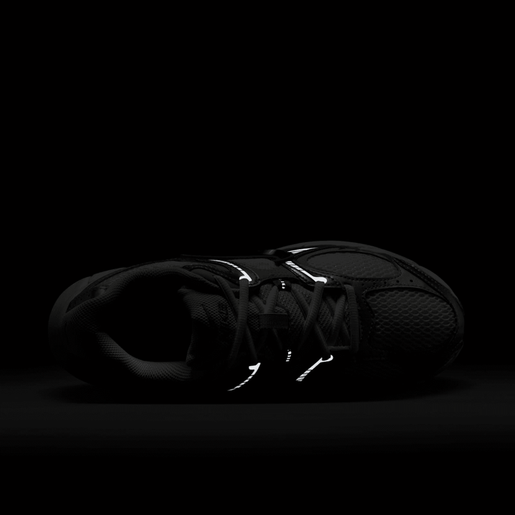 Nike V5 RNR Angle 6